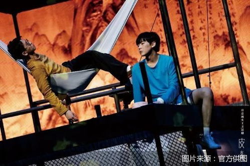 从纸间到台前 《皮囊》的舞美蜕变与灵魂重塑